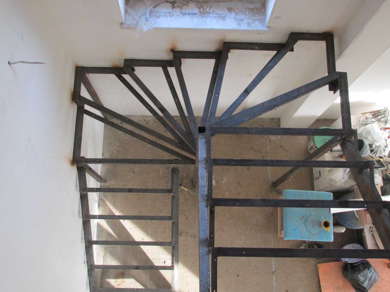 Предложение: Лестницы на металлическим каркасе
