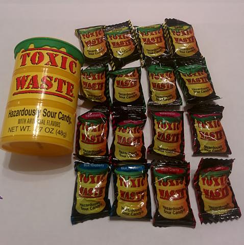 Продам: Конфеты Toxic Waste