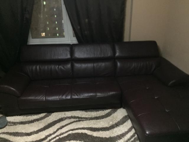 Продам: Большой и красивый кожаный диван