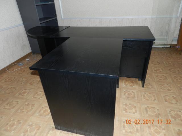 Продам: тумбочки, столы,стулья шкафы
