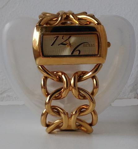 Продам: Женские часы Guess со скидкой 70 %