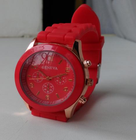 Продам:  Женские наручные часы Geneva + подарок