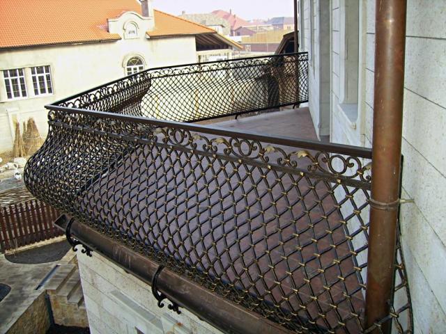Предложение:  Кованый французский балкон