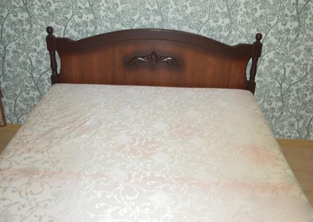 Продам: Кровать в комплекте с матрасом.