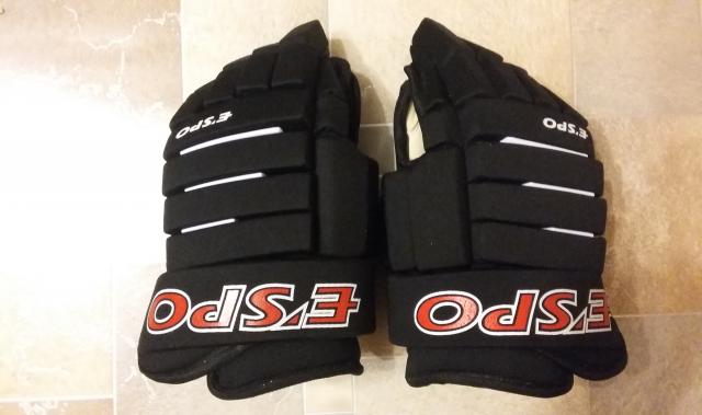Продам: Хоккейные перчатки ESPO