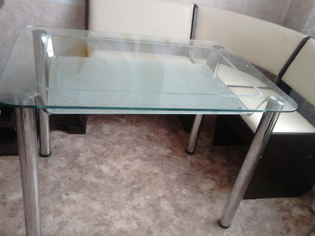 Продам: стеклянный обеденный стол