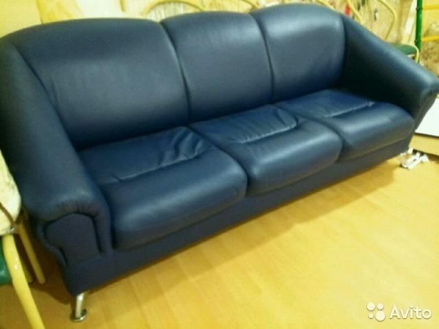 Продам: Мебель для переговорной, диван