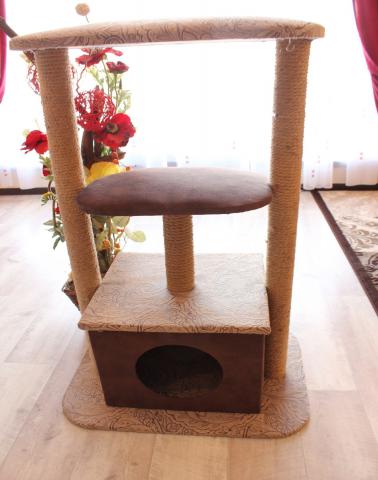 Продам: Большой домик для кошки с когтеточками