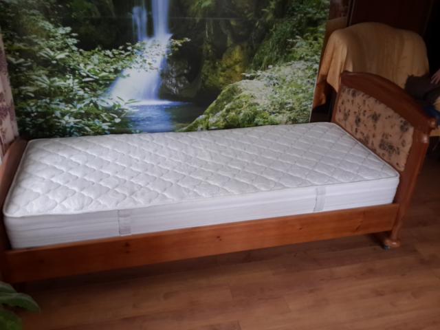 Продам: кровать деревянная (80х2000)