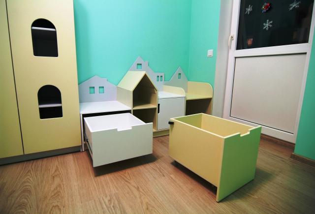 Продам: Шкаф и стеллаж в детскую комнату