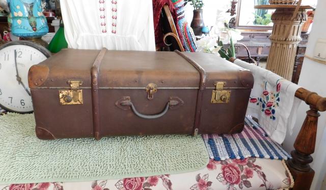 Продам: Старинный  чемодан