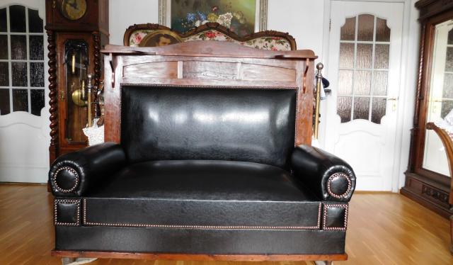 Продам: Старинный  диван  с  валиками