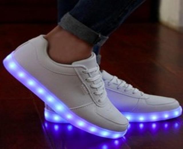 Продам: Светящиеся кроссовки LED shoes