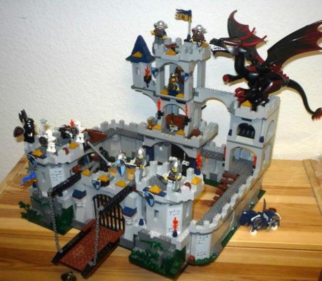 Продам: Лего Castle Осада Королевского замка7094