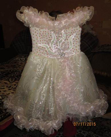 Продам: Продам очень красивое платье,р 110-116.