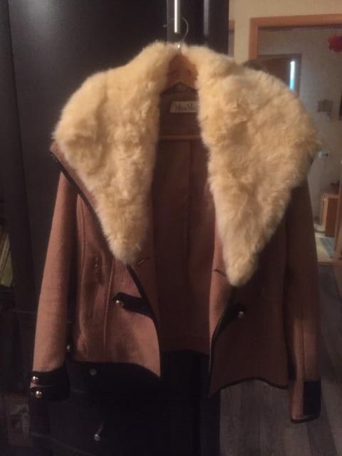 Продам: Стильная курточка-пальто