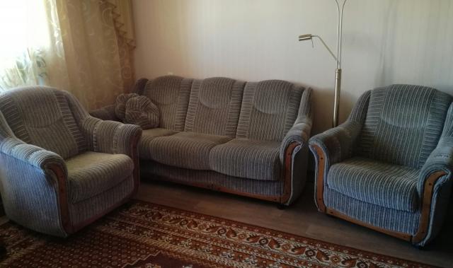 Продам: Мягкий уголок-диван и два кресла