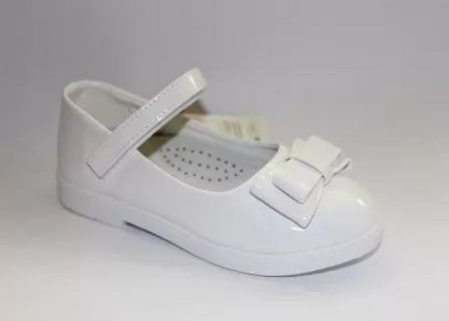 Продам: Белые лакированные туфельки на девочку 