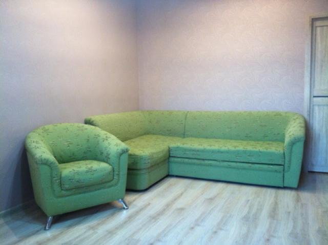 Продам: угловой диван и два кресла к нему