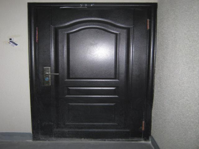 Продам: входную металлическую дверь