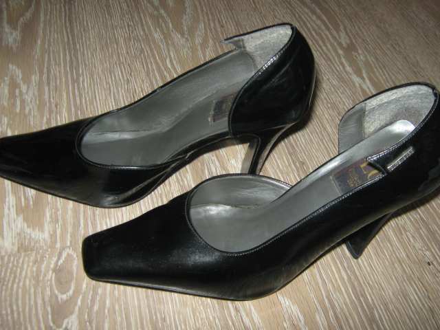 Продам: Туфли женские, лак, размер 40