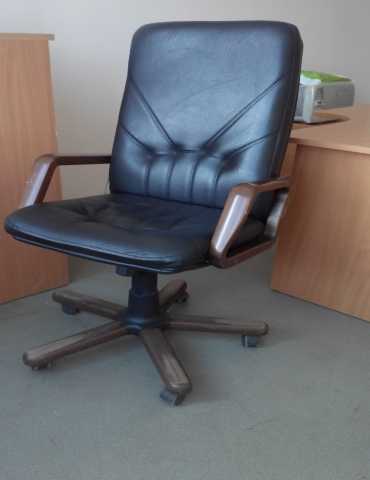 Продам: Кресло для руководителя кожанное.
