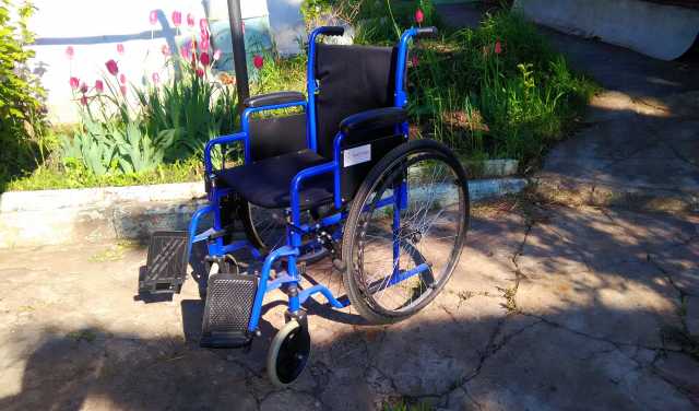 Продам: Инвалидная кресло-коляска 