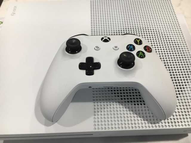Продам: Microsoft Xbox One