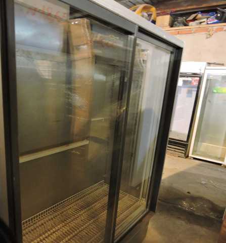 Продам: Шкаф-витрина холодильный