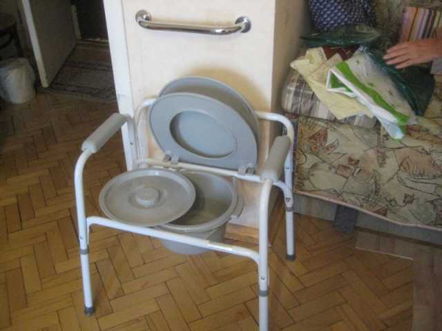 Продам: Кресло туалет для инвалидов
