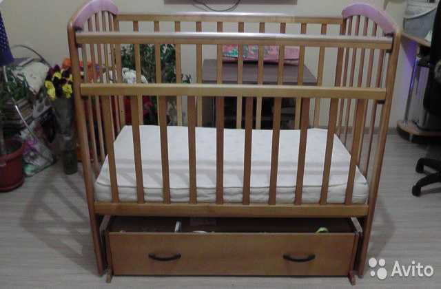 Продам: Детская кроватка и матрас