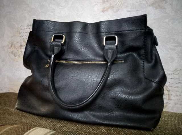 Продам: Женская чёрная сумка