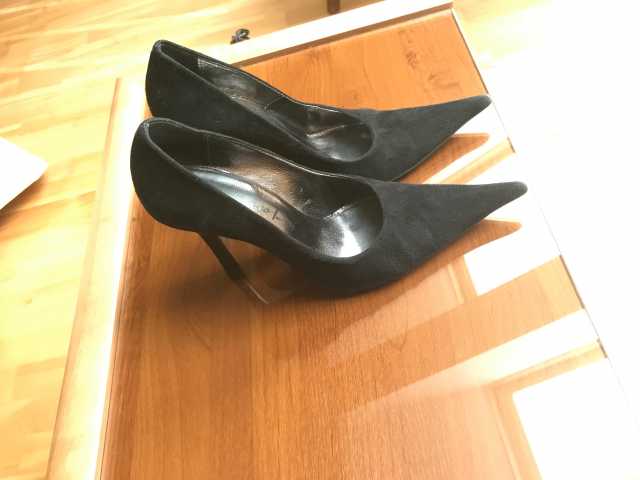 Продам: Черные замшевые туфли нашпильке, 35