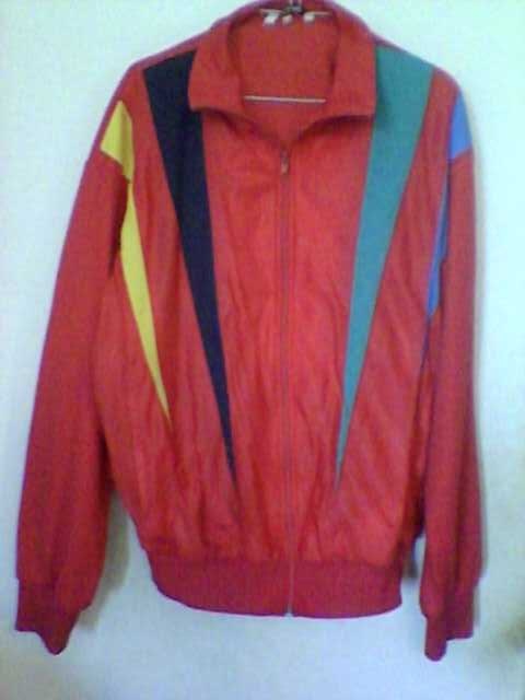 Продам: Куртка спортивная красная