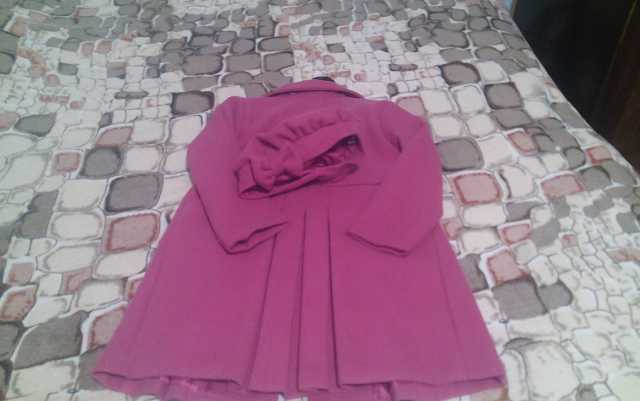 Продам: Демисезонное розовое пальто