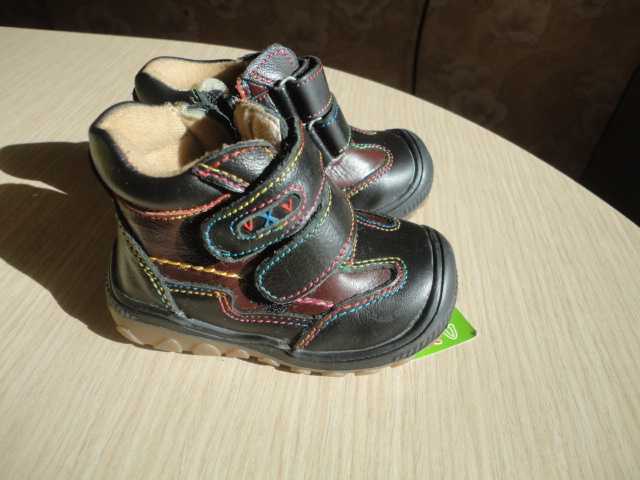 Продам: Ботинки UXU детские новые р 19, 20
