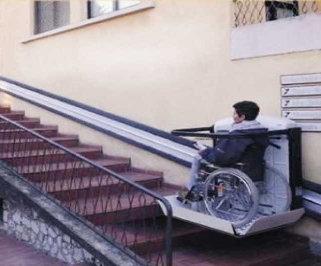 Продам: Инвалидный подъемник лестничный вертикал
