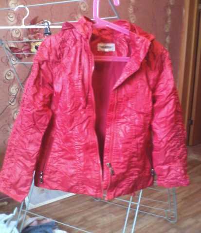 Продам: куртка красная 