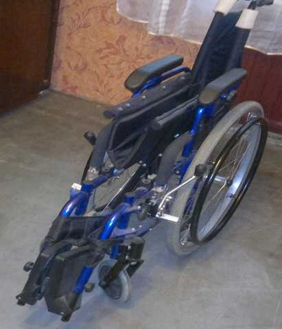 Продам: Кресло коляска инвалидная складная KY847