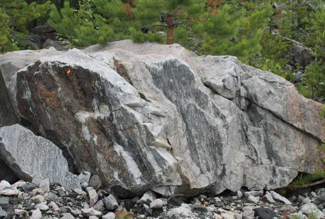 Продам: Ландшафтный природный камень 
