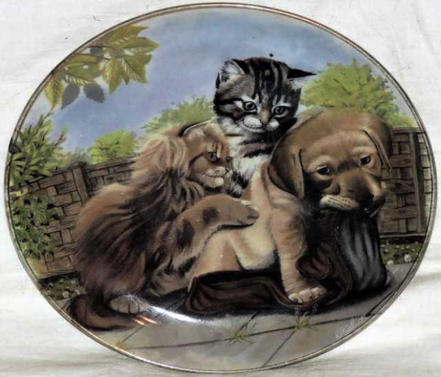 Продам: Настенная тарелка котята со щенком. 