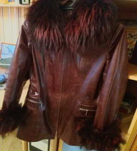 Продам: Куртка кожаная с мехом енота