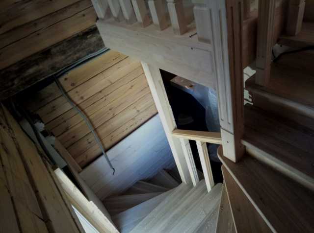 Продам: Изготовление лестниц из дерева целиком 