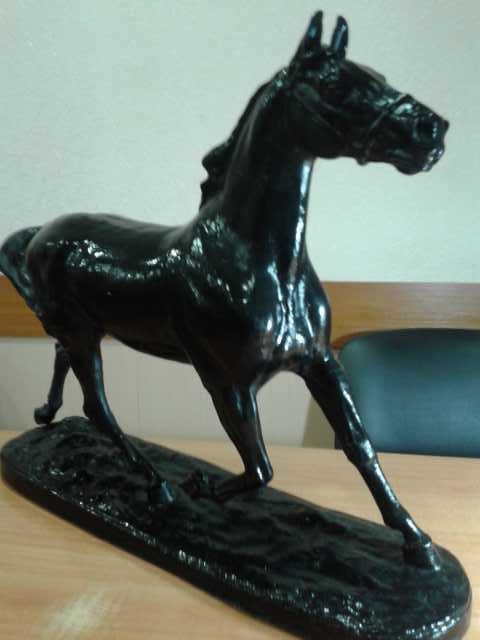 Продам: Скульптура "Бегущий конь"