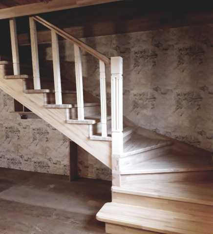 Продам: Изготовление деревянных лестниц  Мы зани