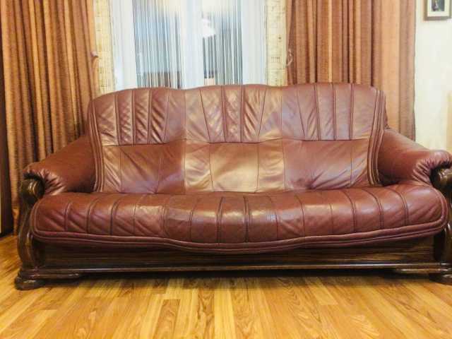 Продам: Кожаный диван+ 2 креcла