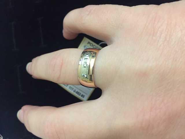 Продам: Золотое кольцо с бриллиантами. Новое