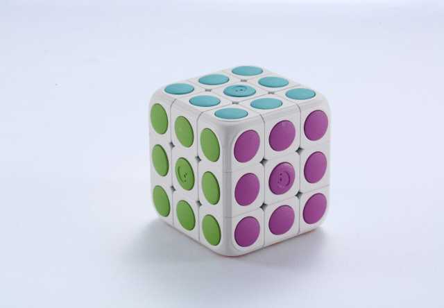 Продам: Кубик Рубика с элементами реальности