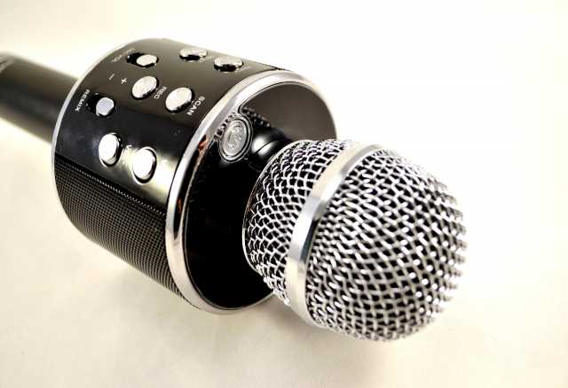 Продам: Портативный Караоке Микрофон с колонкой