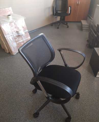 Продам: офисные стулья